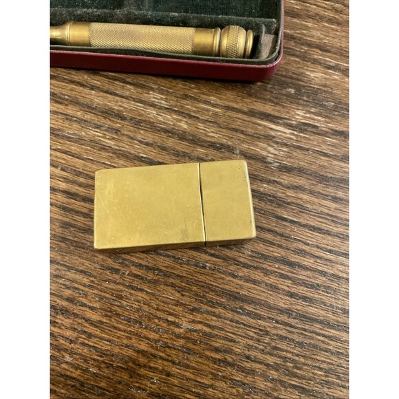 Vintage Gillette Razor Gold Tone Red Case Green Felt USA Made - Picture 6 of 10